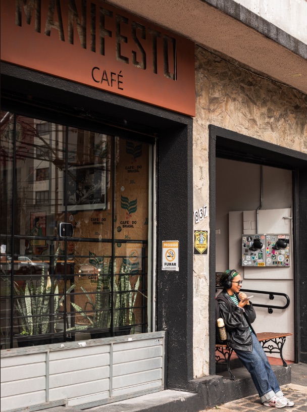 Fachada da loja do Manifesto Café